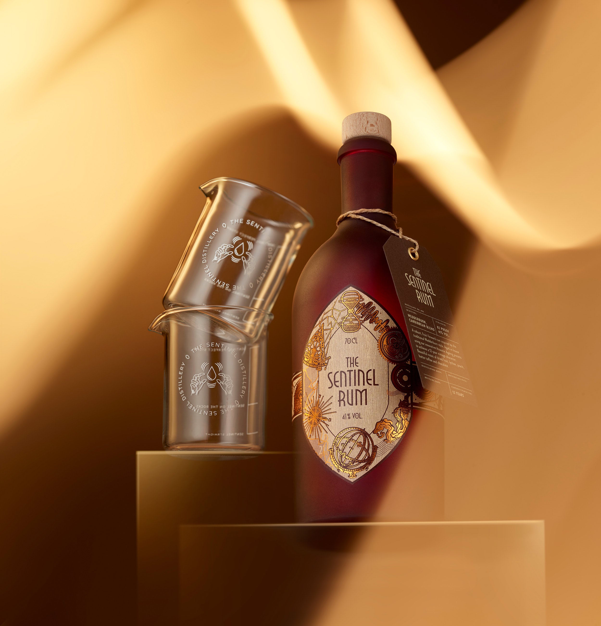 The Illusionist Sentinel Glass Bundle rum 70 cl + 2 bicchieri